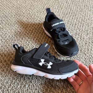 Under Armour Kids Black Sneakers 10.5